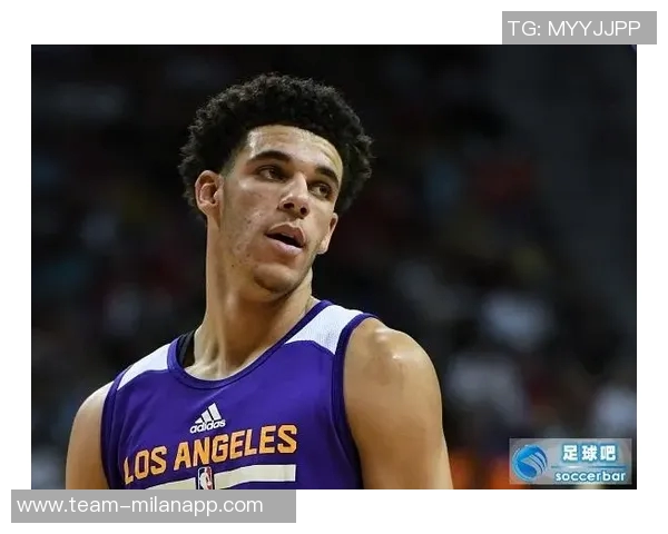 卡斯尔与文班训练赛中膝盖相撞受伤初步评估显示伤势并不严重 卡斯尔与文班训练赛中膝盖相撞受伤初步评估显示伤势并不严重